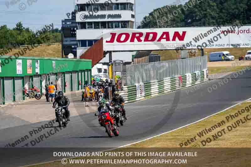 Vintage motorcycle club;eventdigitalimages;mallory park;mallory park trackday photographs;no limits trackdays;peter wileman photography;trackday digital images;trackday photos;vmcc festival 1000 bikes photographs